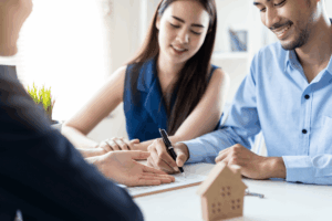what does a mortgage broker do